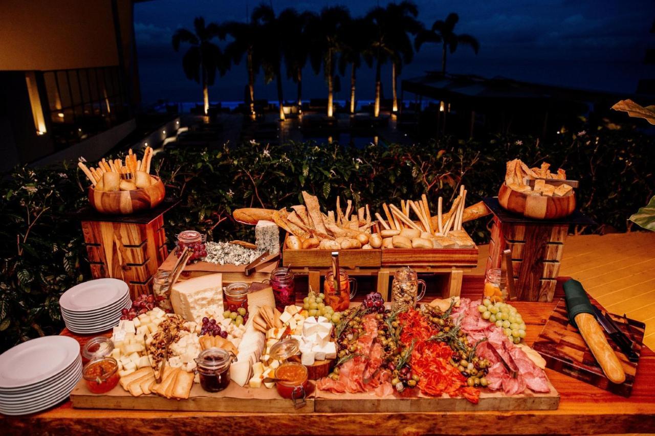 Hotel Jw Marriott Panama Exteriér fotografie A cheese and cold cuts display