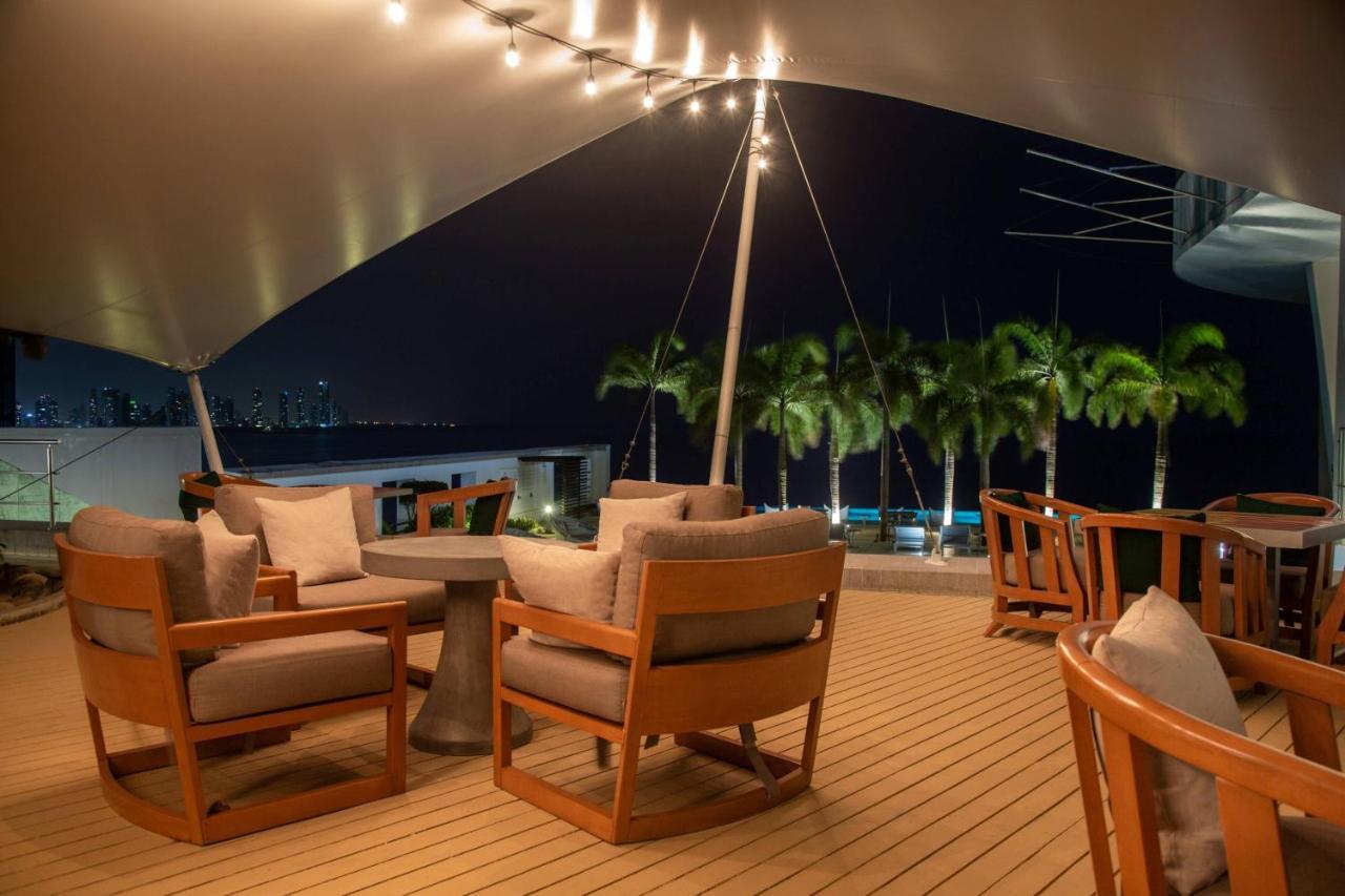 Hotel Jw Marriott Panama Exteriér fotografie The deck of the Regent Seven Seas Mariner