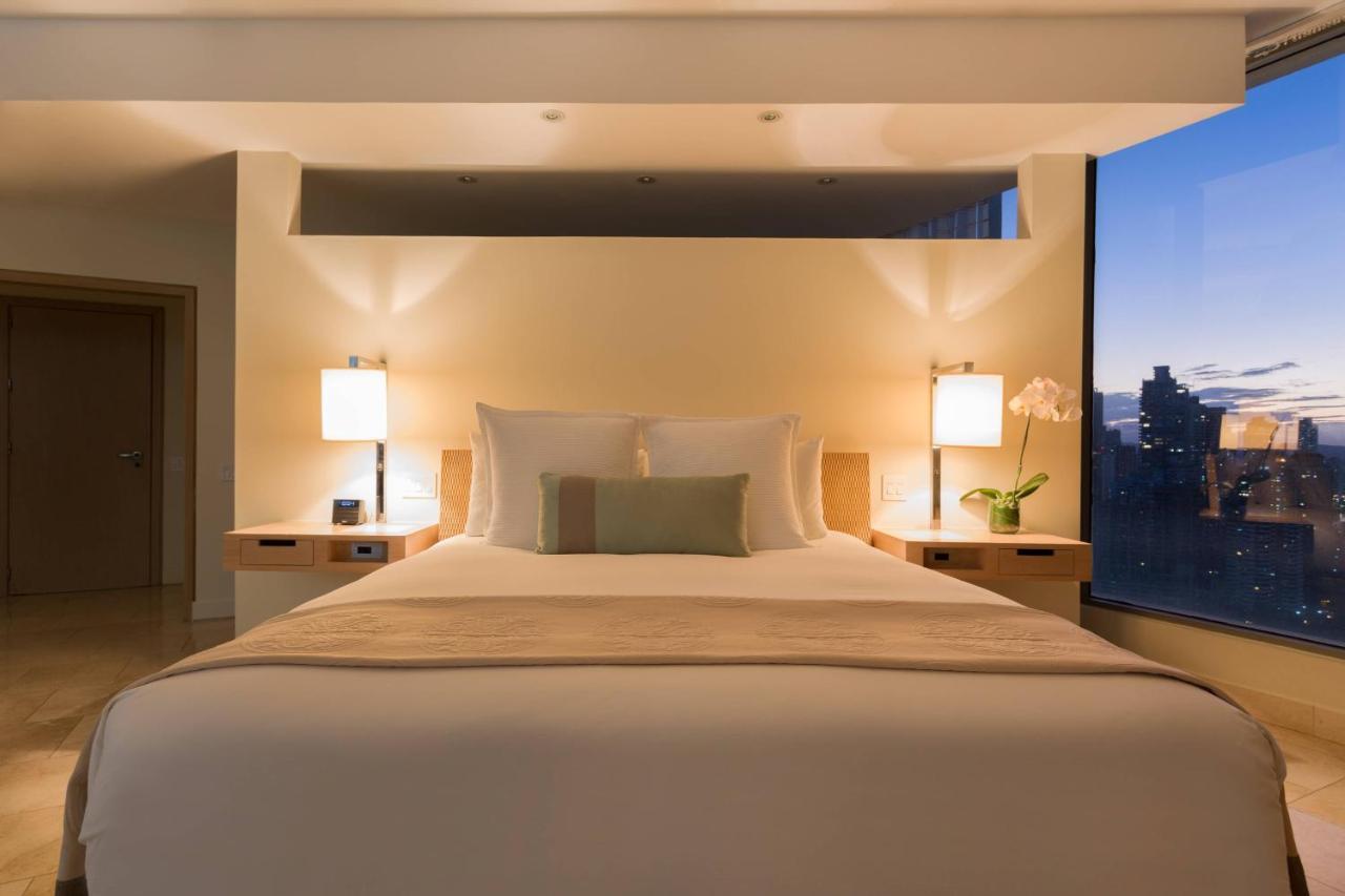 Hotel Jw Marriott Panama Exteriér fotografie A bedroom at the Mandarin Oriental, New York