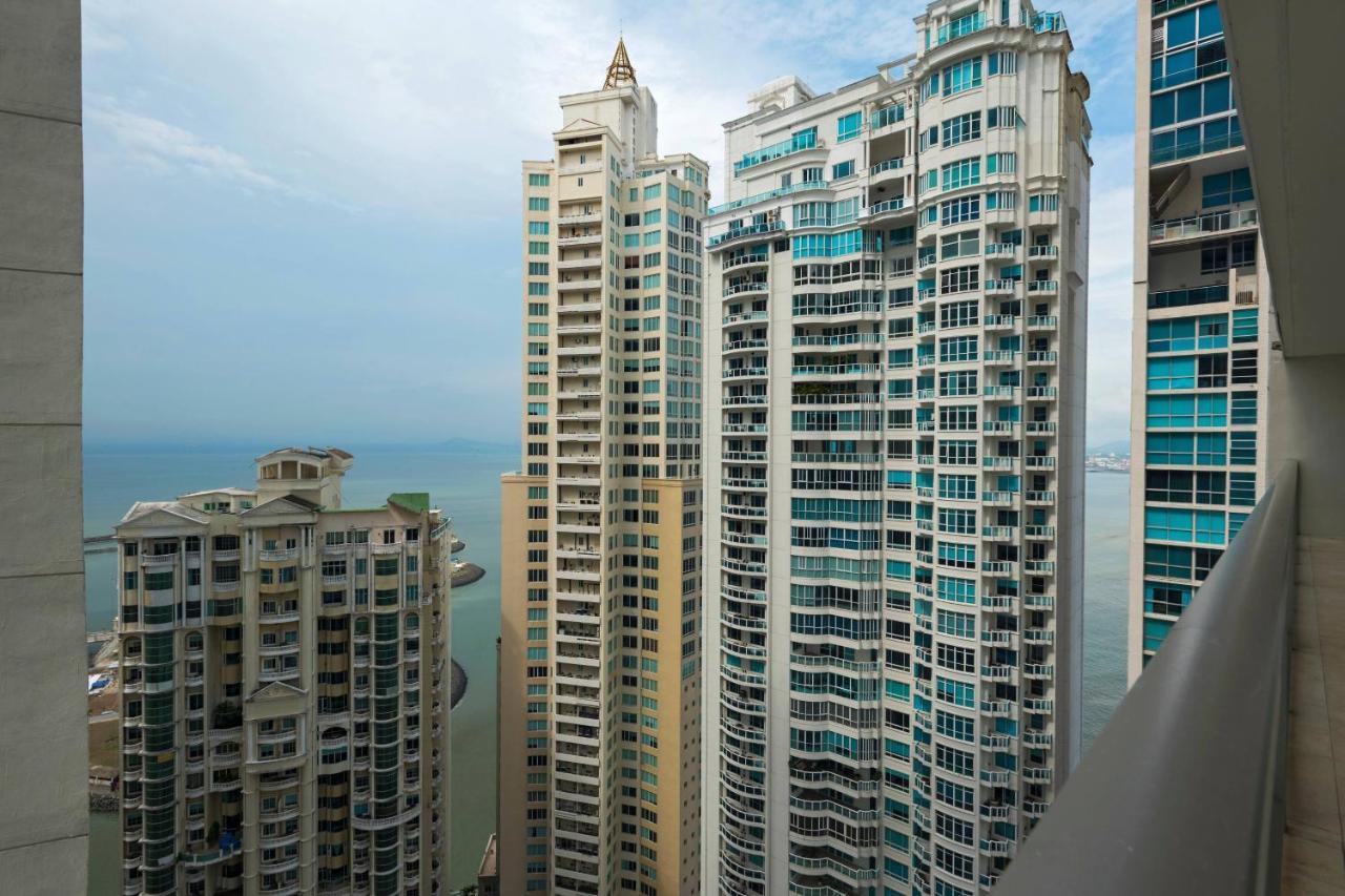Hotel Jw Marriott Panama Exteriér fotografie Residential buildings in Panama City